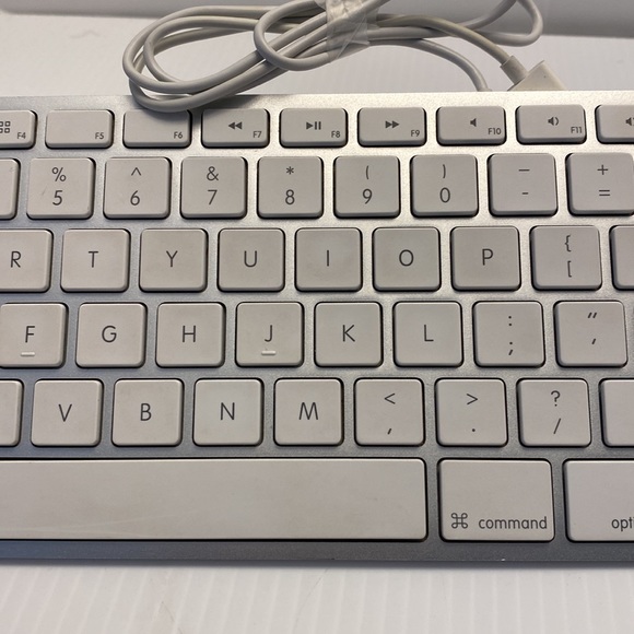 APPLE A1243 Aluminium USB Wired Keyboard with Numeric Keypad - Picture 3 of 8